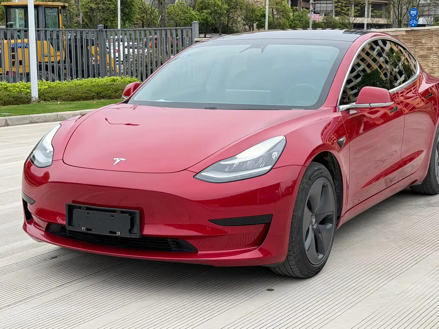 TESLA MODEL 3