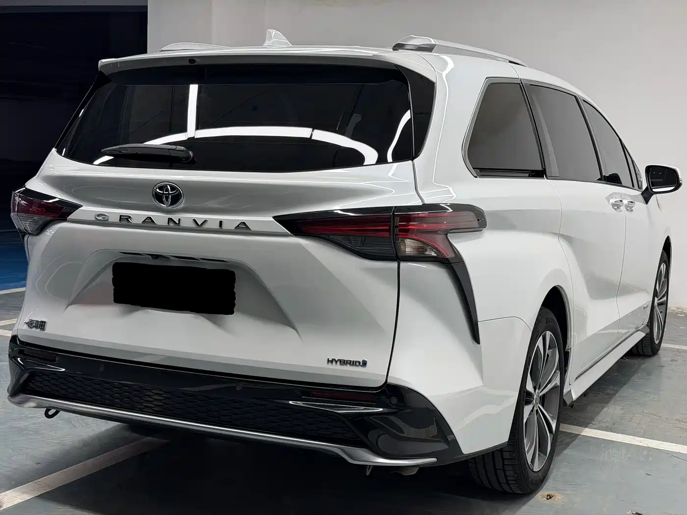 Toyota Granvia 2024 2.5L Hybrid Premium PLUS фото 7