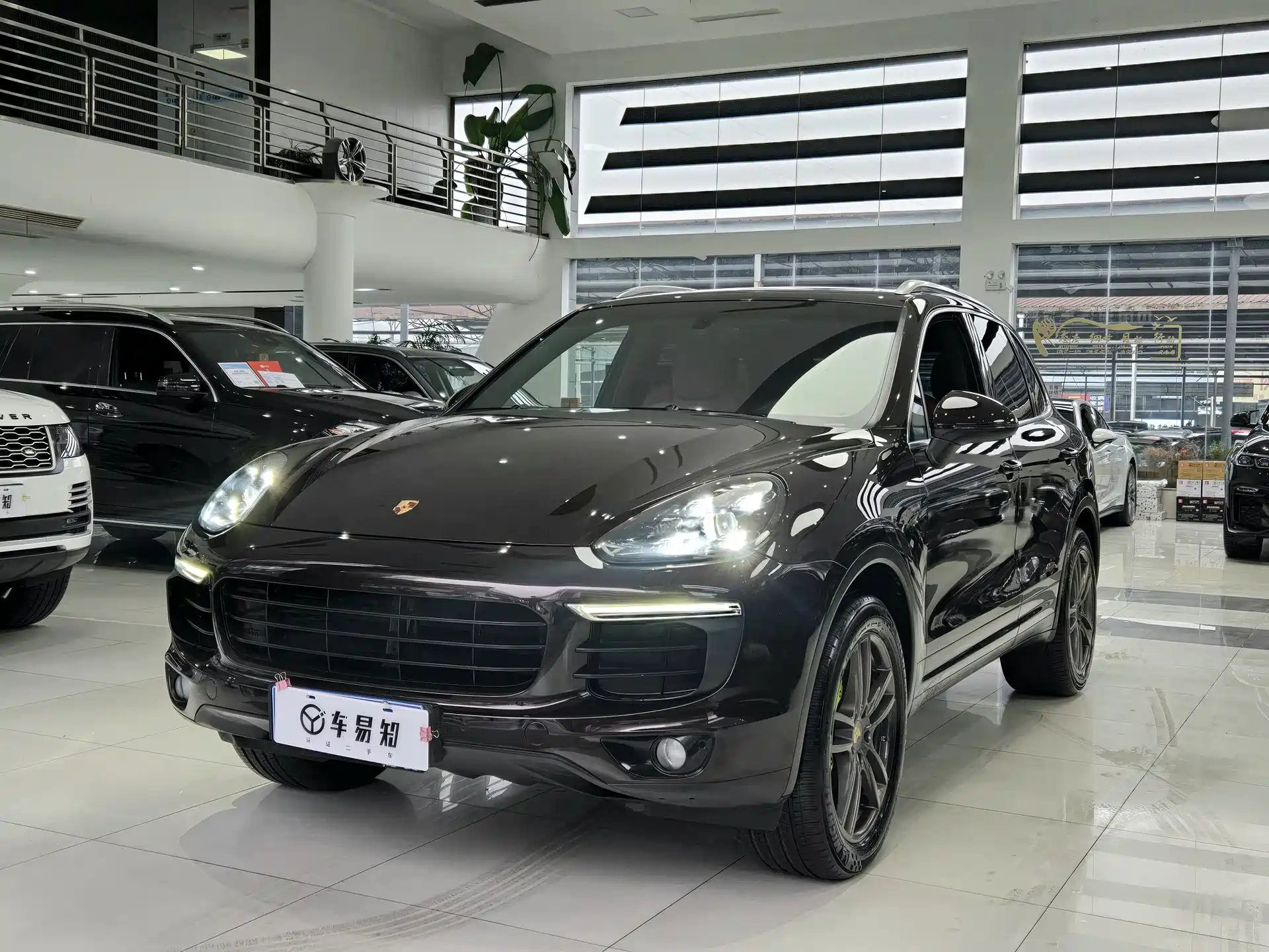 Photo 1 - Porsche Cayenne New Energy