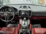 Photo 14 - Porsche Cayenne New Energy