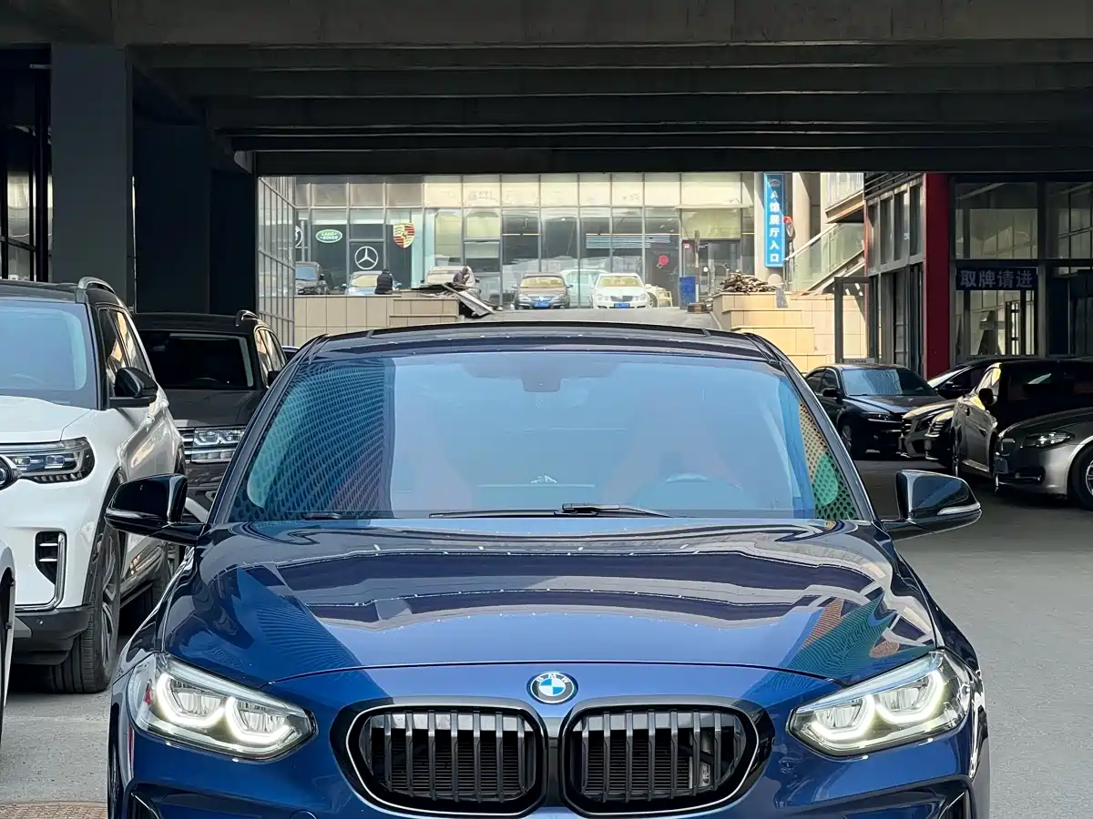 BMW 1 Series 2021 125i M Sport Black Night Edition фото 2