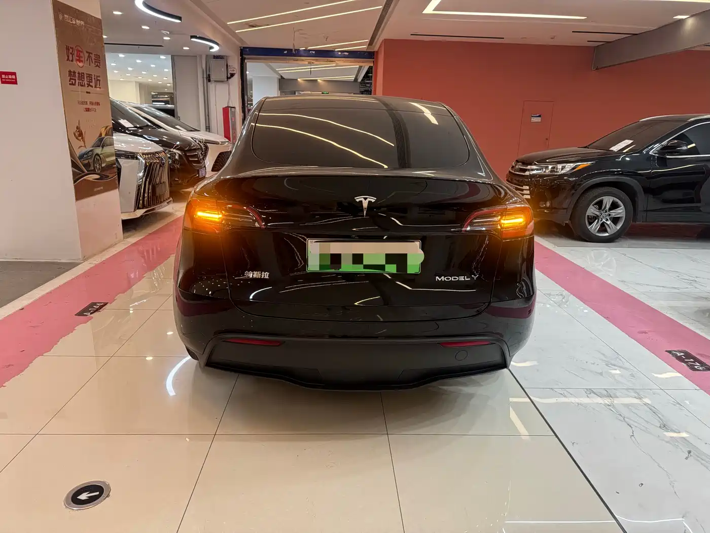 TESLA MODEL Y