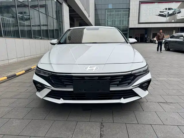 HYUNDAI ELANTRA