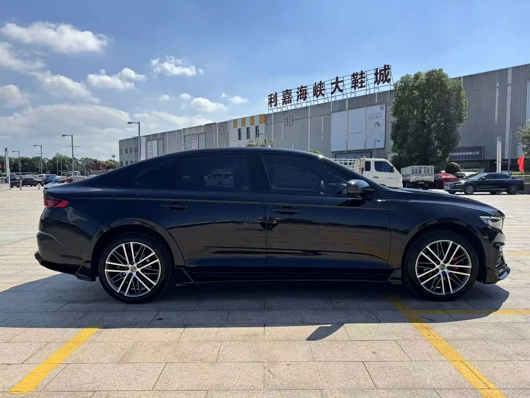 Фото 8 - Geely Preface