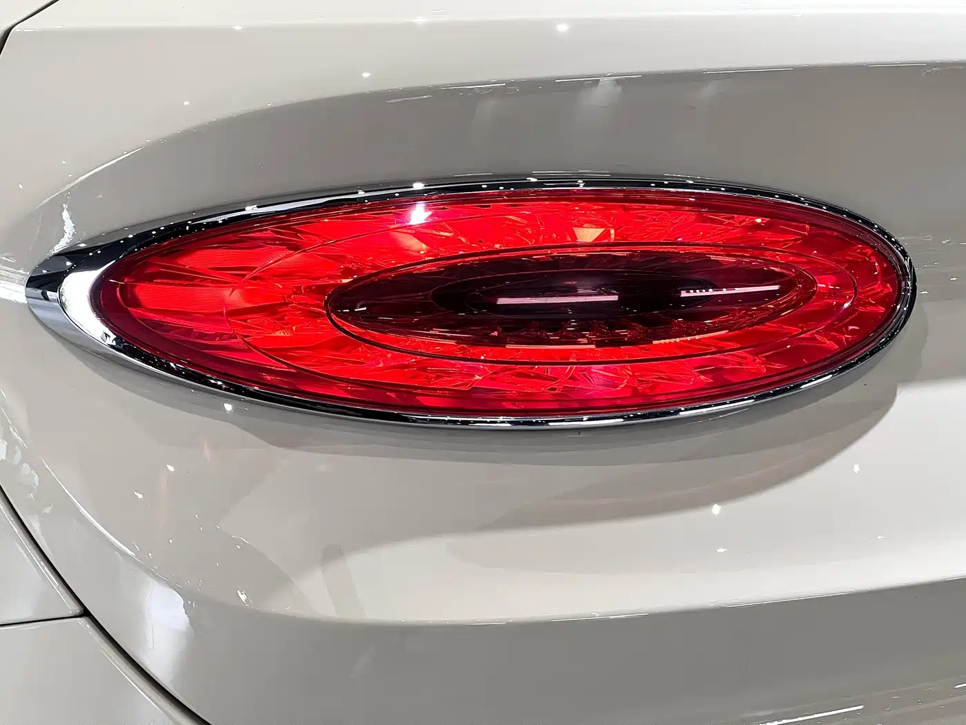 BENTLEY TIMYUE PLUG IN HYBRID