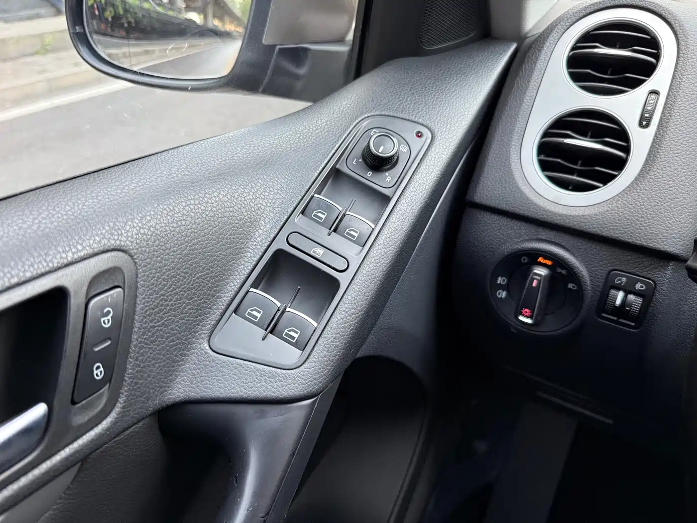 Volkswagen Tiguan 2015 1.8TSI Automatic 2WD Highline фото 13
