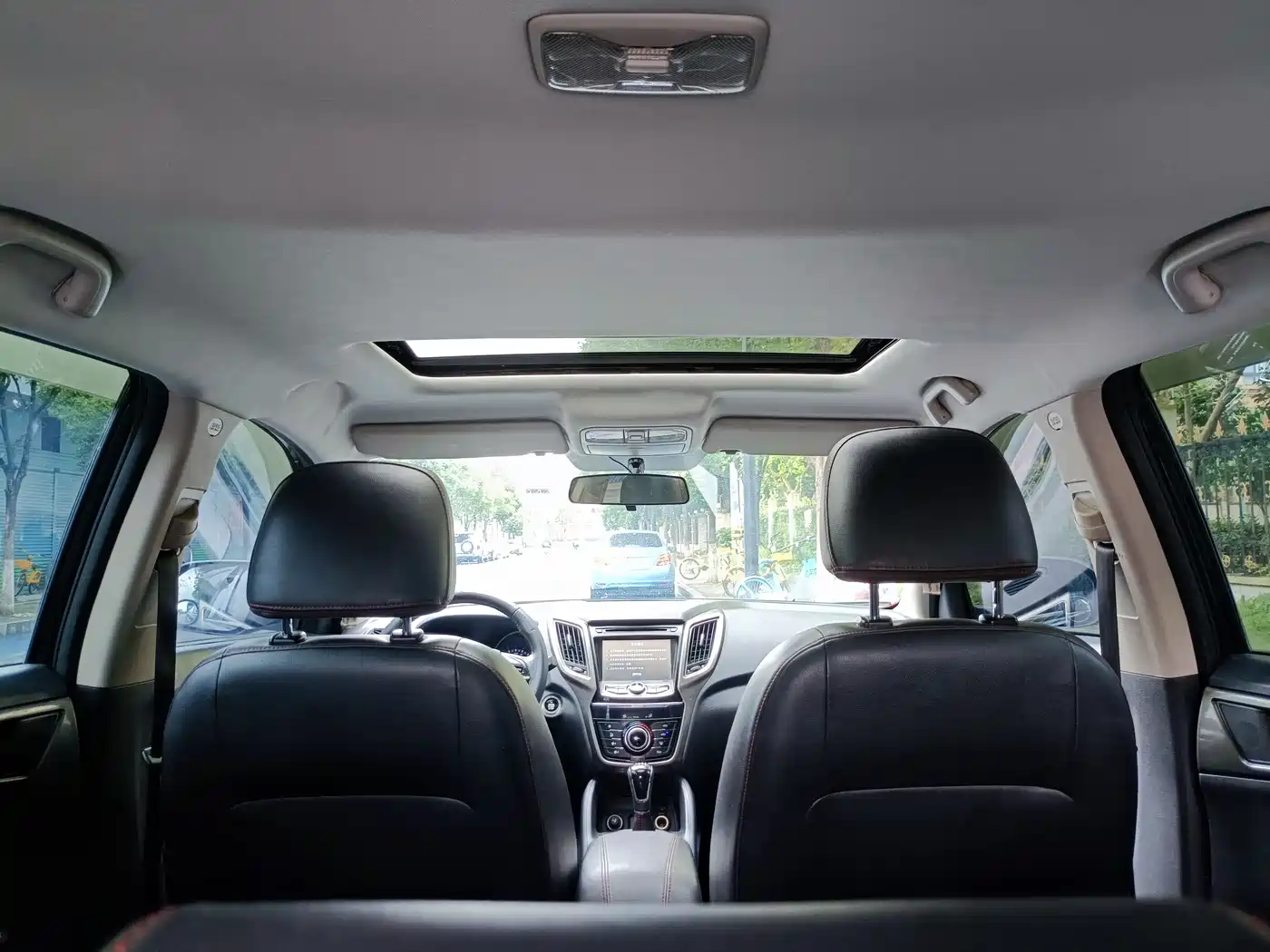 Фото 22 - Changan CS75