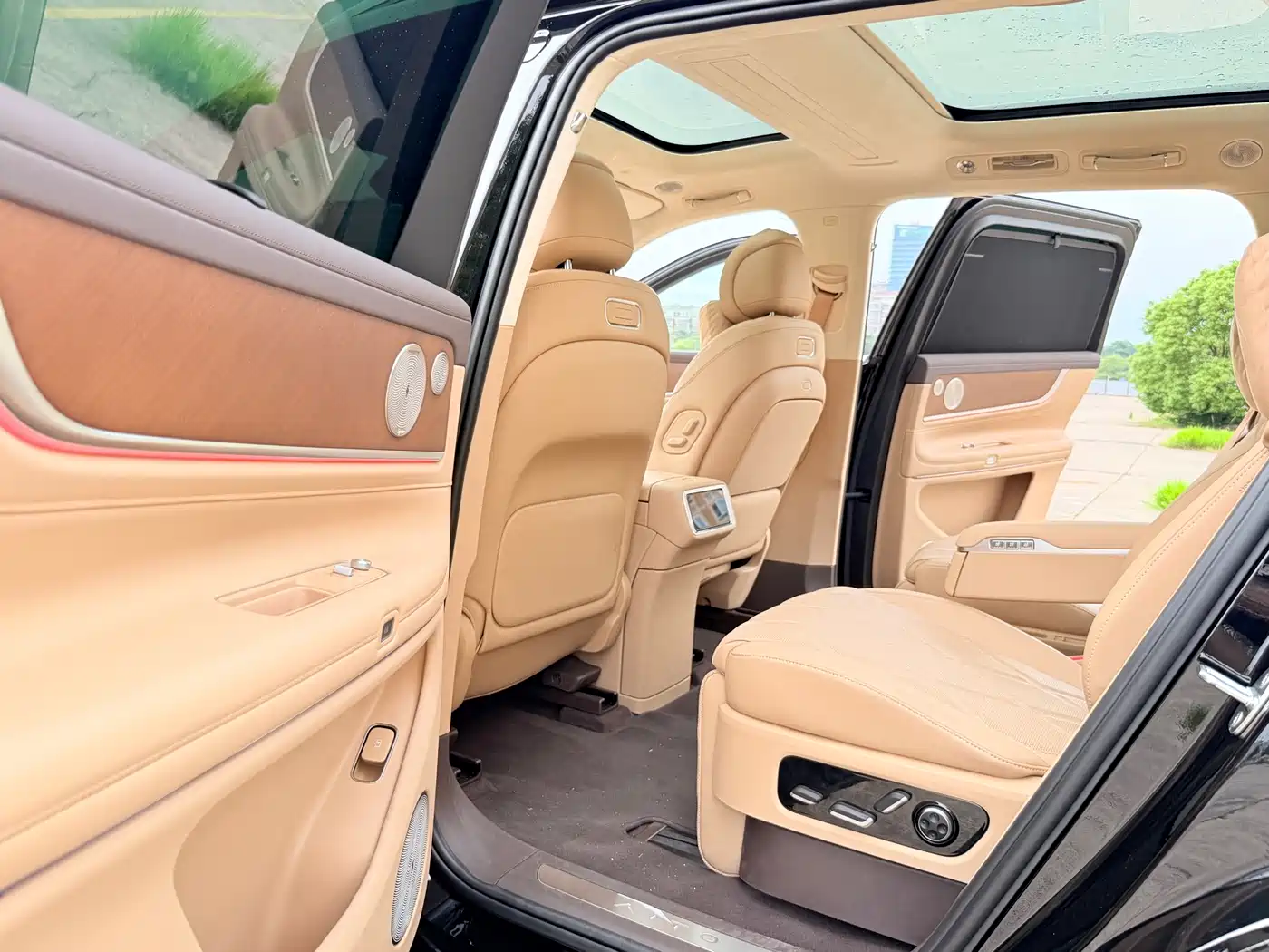 AITO Wenjie AITO M9 2025 Extended Range Ultra 52kWh 6-Seater фото 16