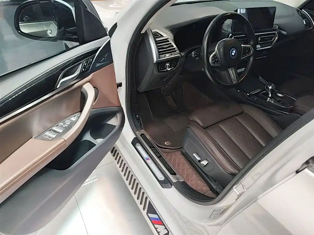 BMW iX3 2022 Leading Edition фото 16
