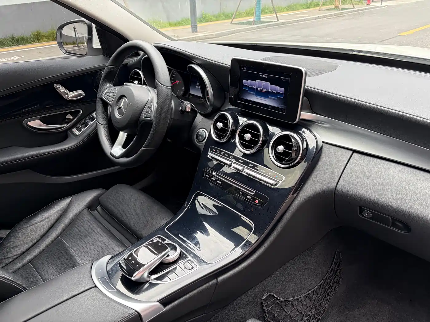 Mercedes-Benz C-Class 2017 Facelift C 180 L Dynamic Sport Edition фото 14