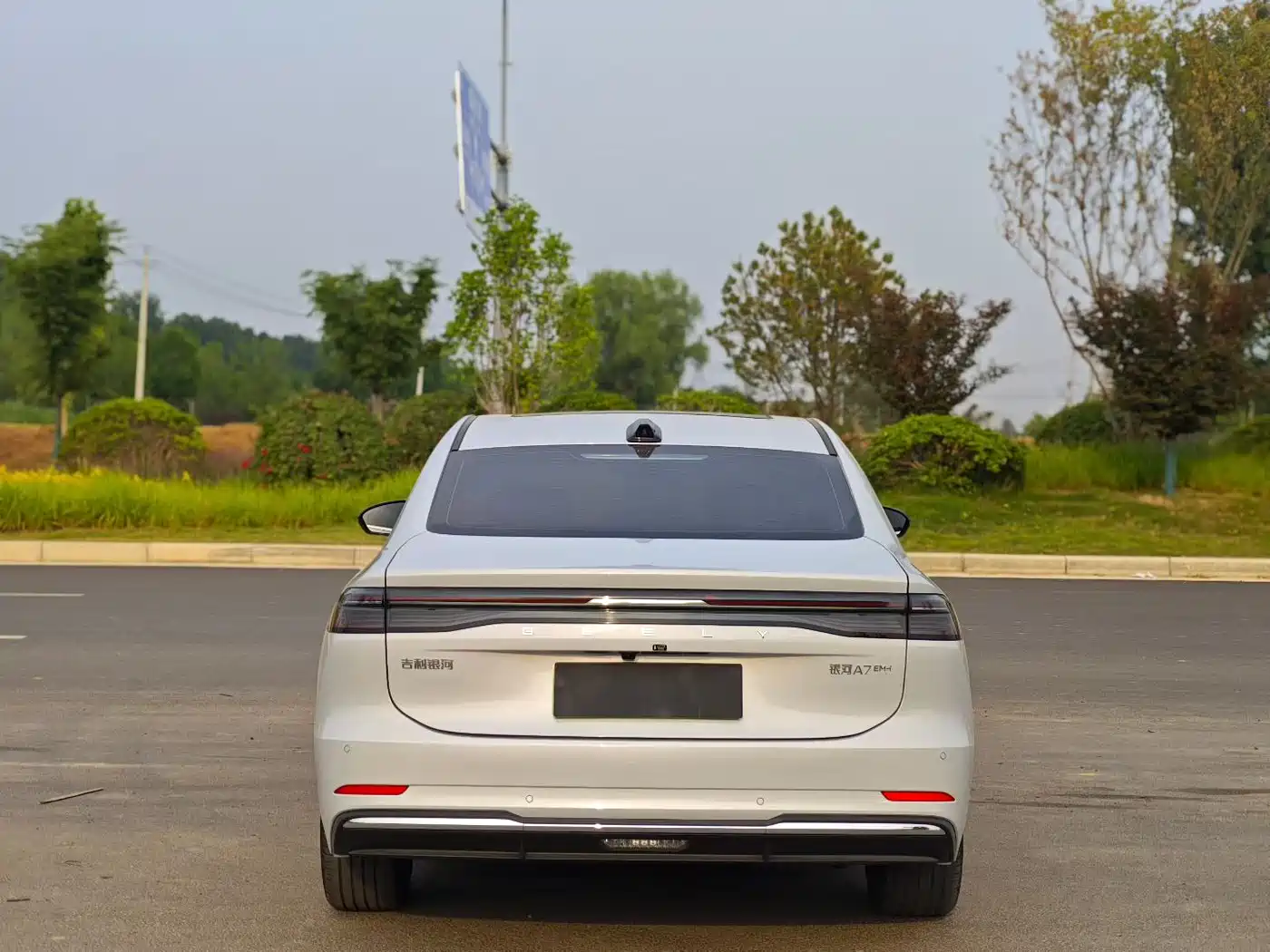 Geely Galaxy Galaxy A7 2025 EM-i 150km Long Voyage Edition фото 8