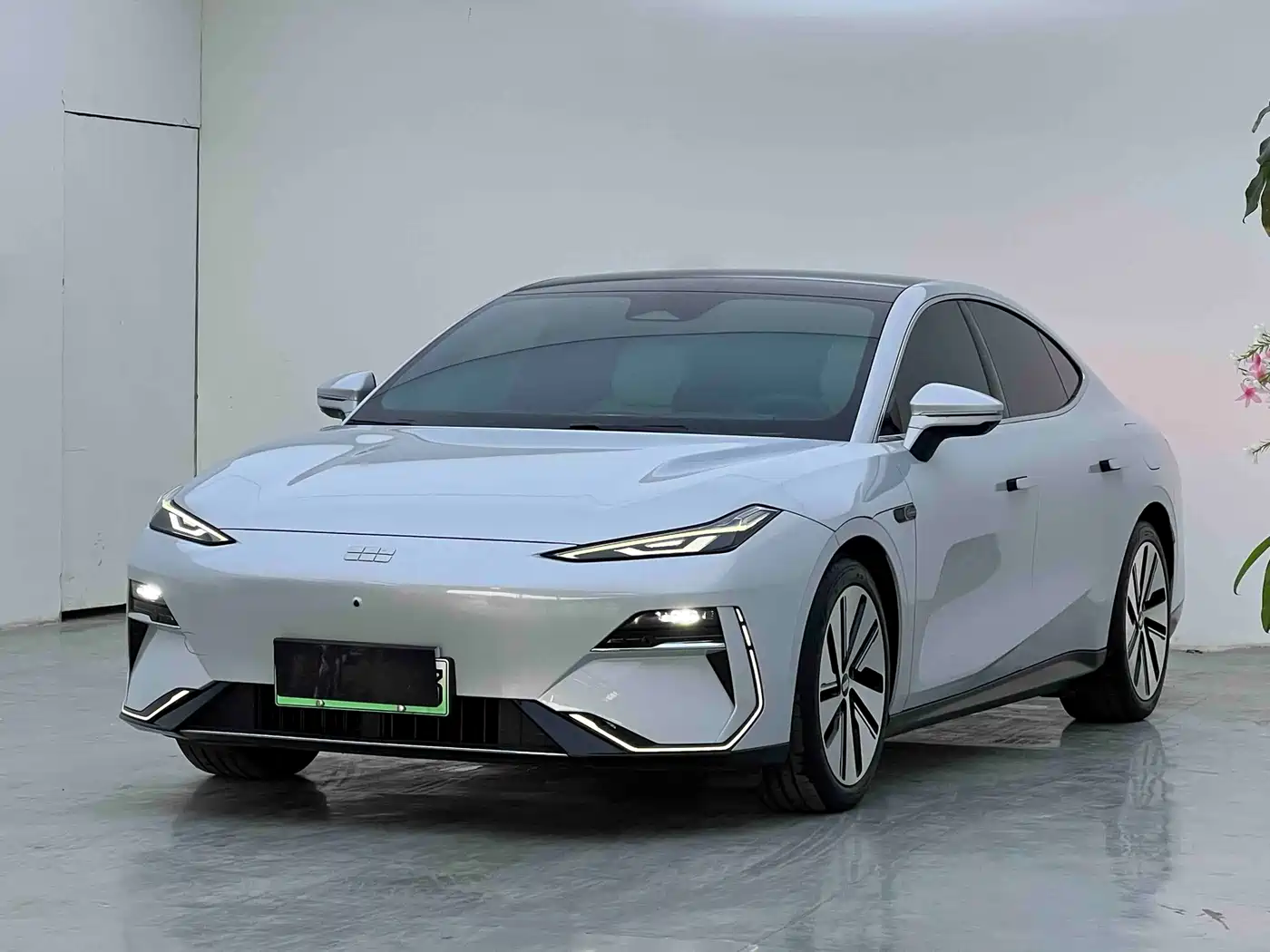 Geely Galaxy Galaxy E8 2024 665km RWD Starship Voyager Edition