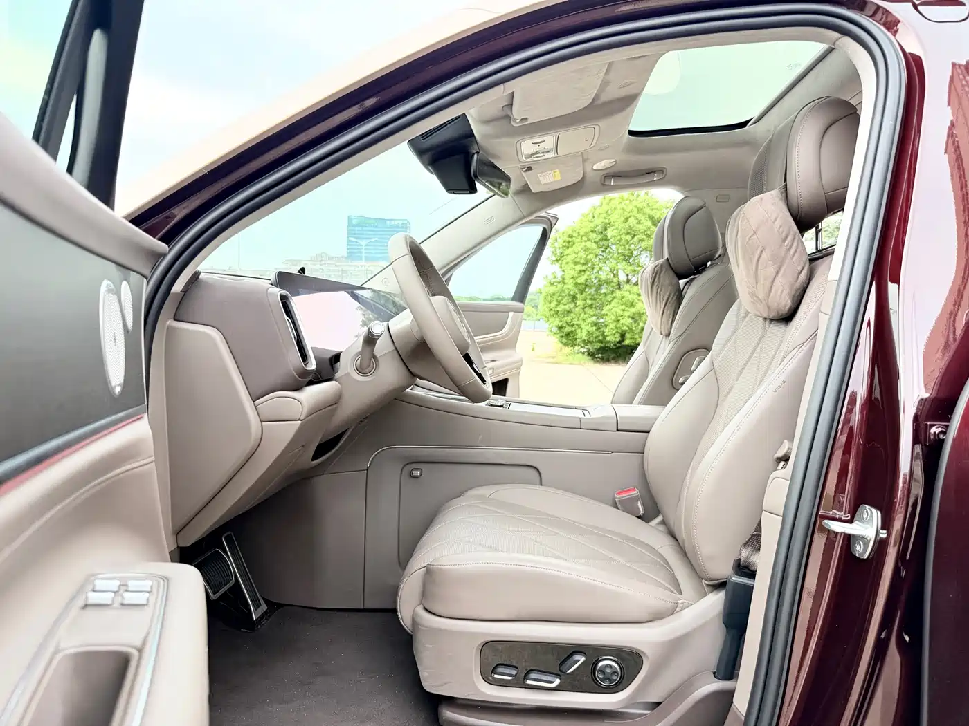 AITO Wenjie AITO M9 2025 Extended Range Ultra 52kWh 6-Seater фото 4