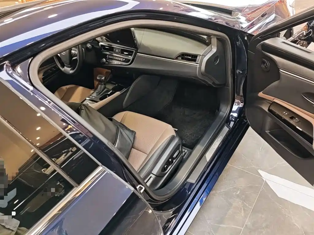 Lexus ES 2022 200 Excellence Edition фото 11