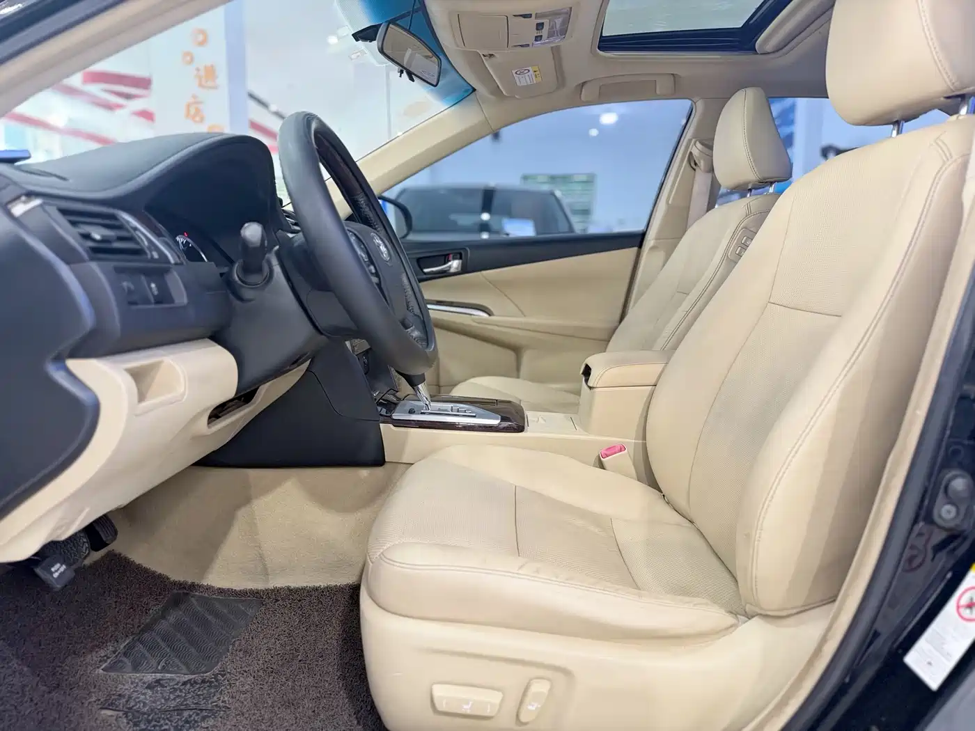 Toyota Camry 2015 2.0G Leading Edition фото 4
