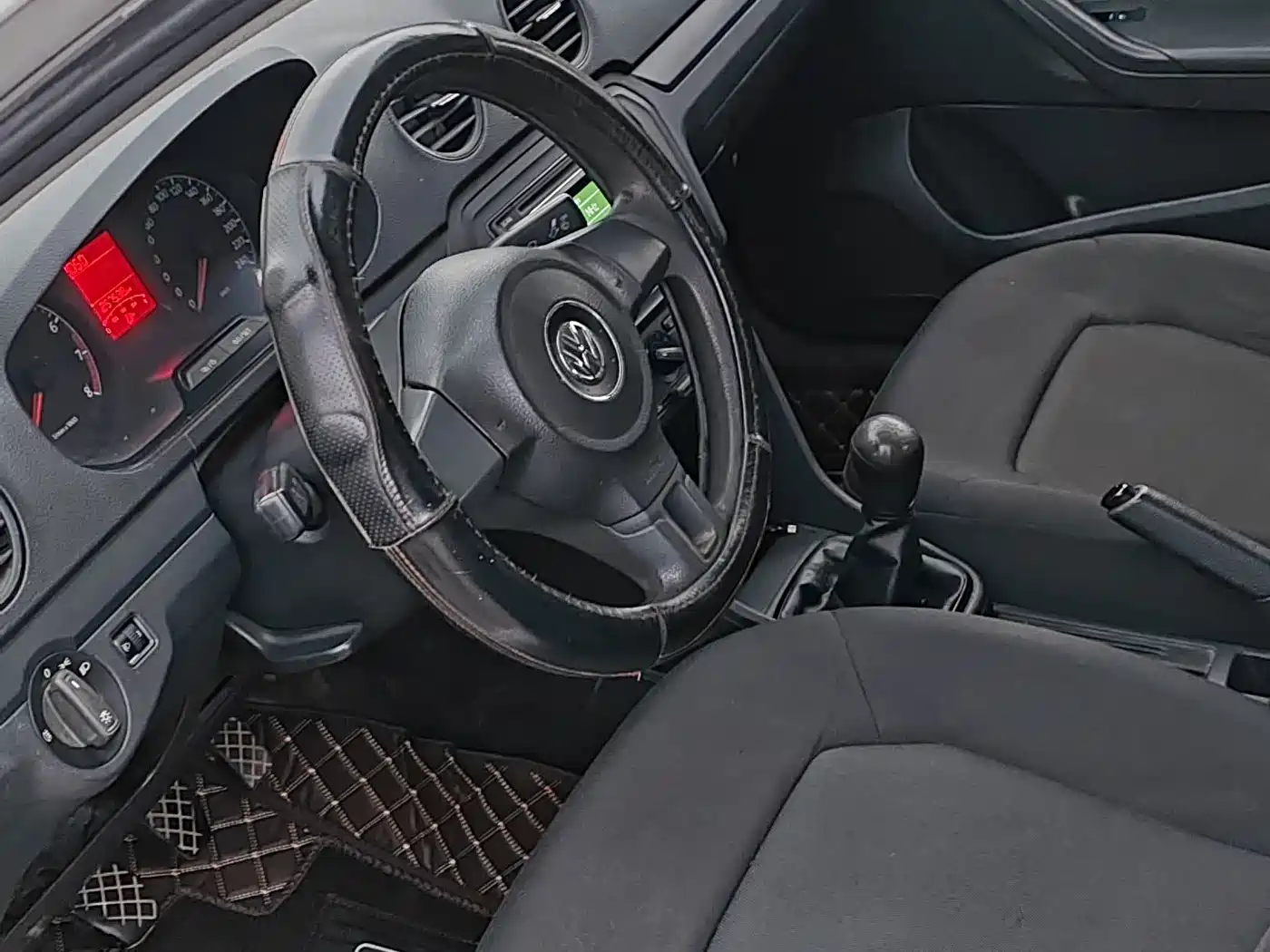 Volkswagen Jetta 2015 Value Edition 1.6L Manual Fashion фото 5