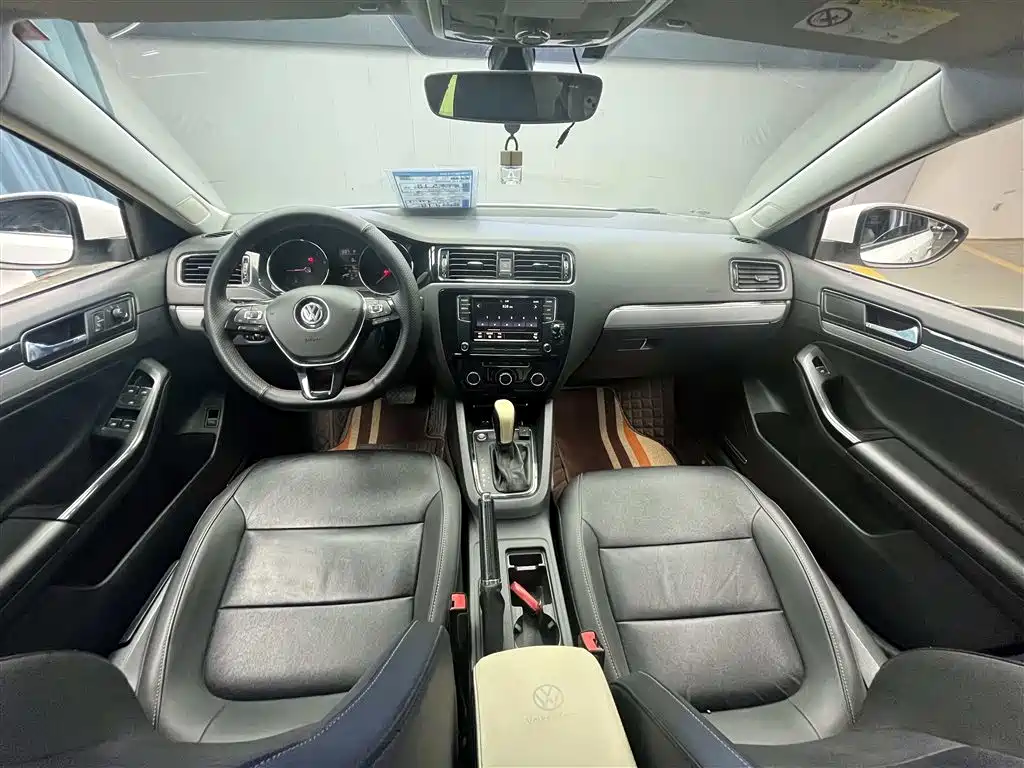 Volkswagen Sagitar 2018 1.6L Automatic Comfort фото 5