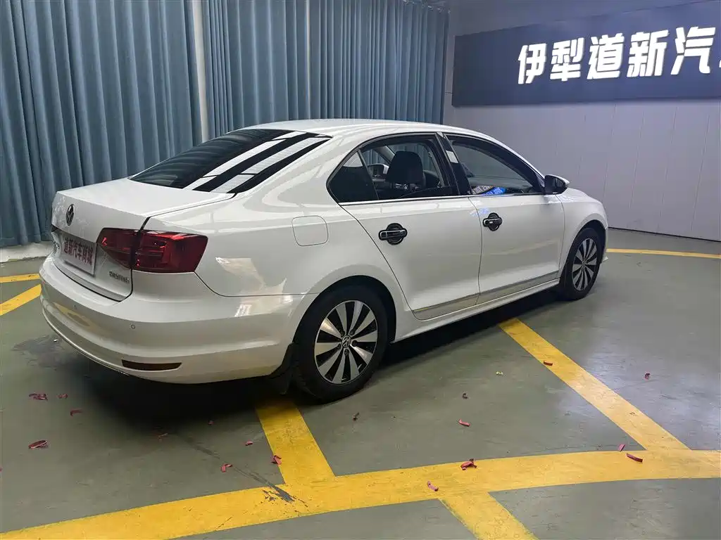 Volkswagen Sagitar 2018 1.6L Automatic Comfort фото 7