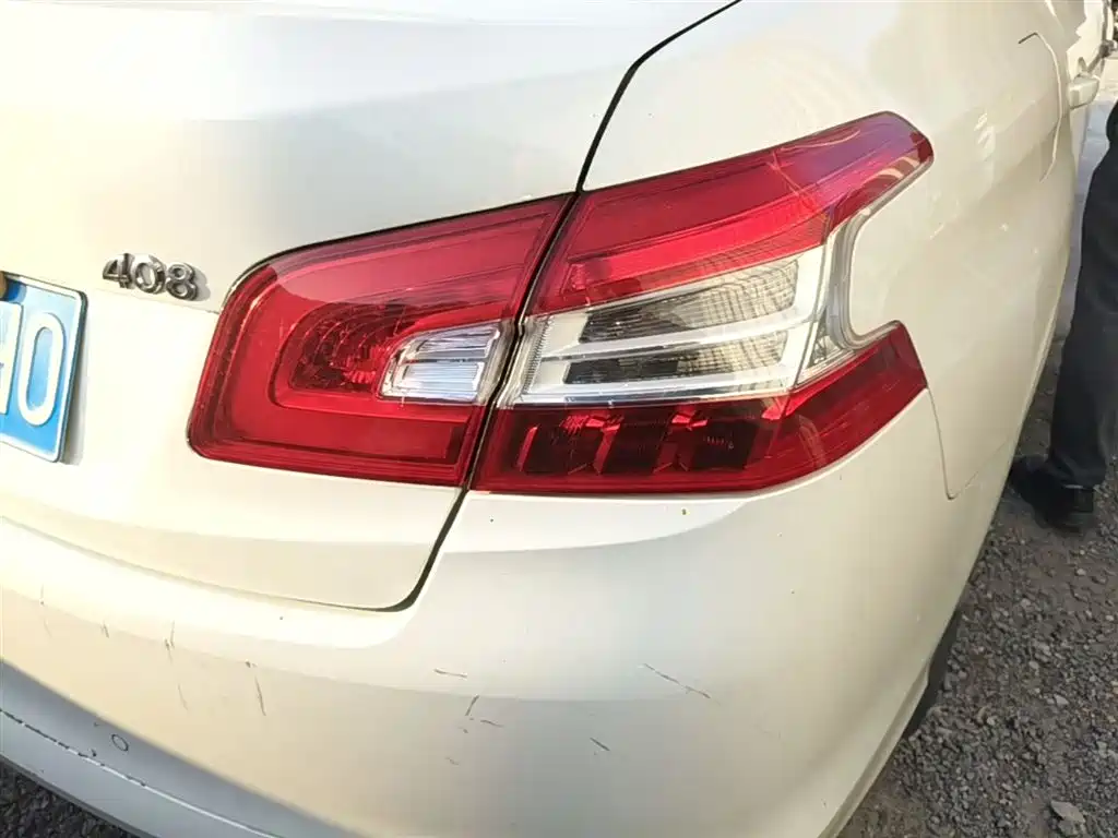 Peugeot 408 2014 1.8L Automatic Luxury Edition фото 8