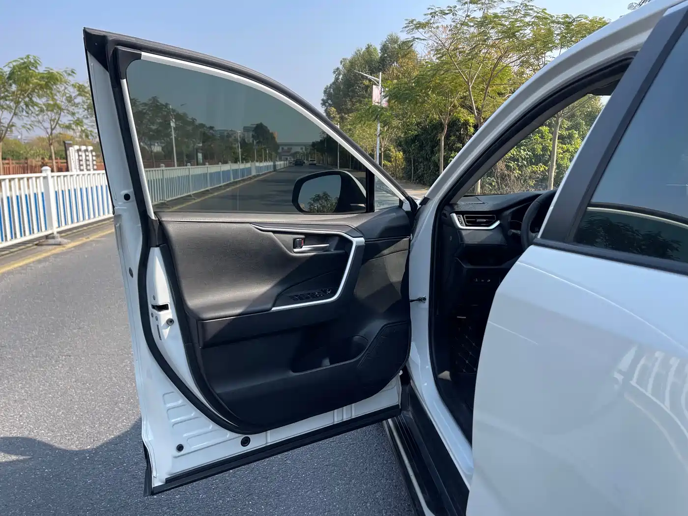 Toyota Wildlander 2022 2.0L CVT AWD Luxury Edition фото 21