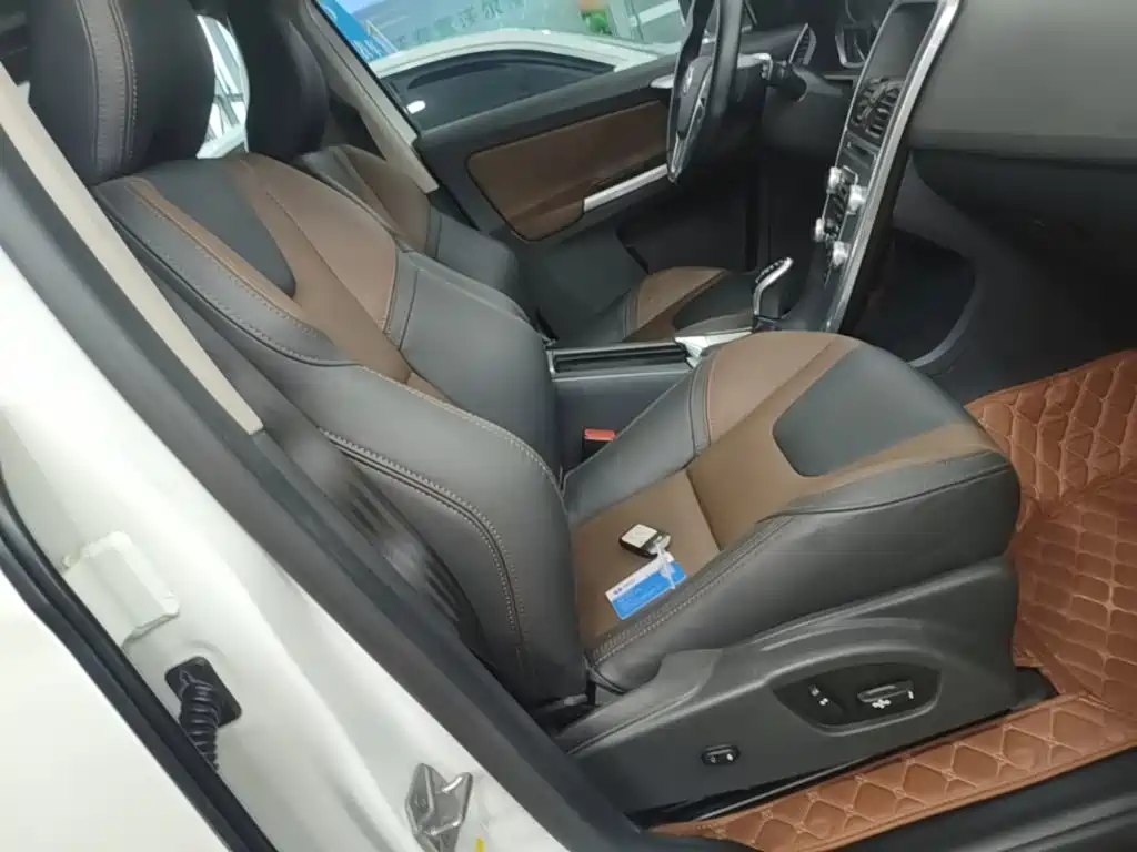 Фото 25 - Volvo XC60