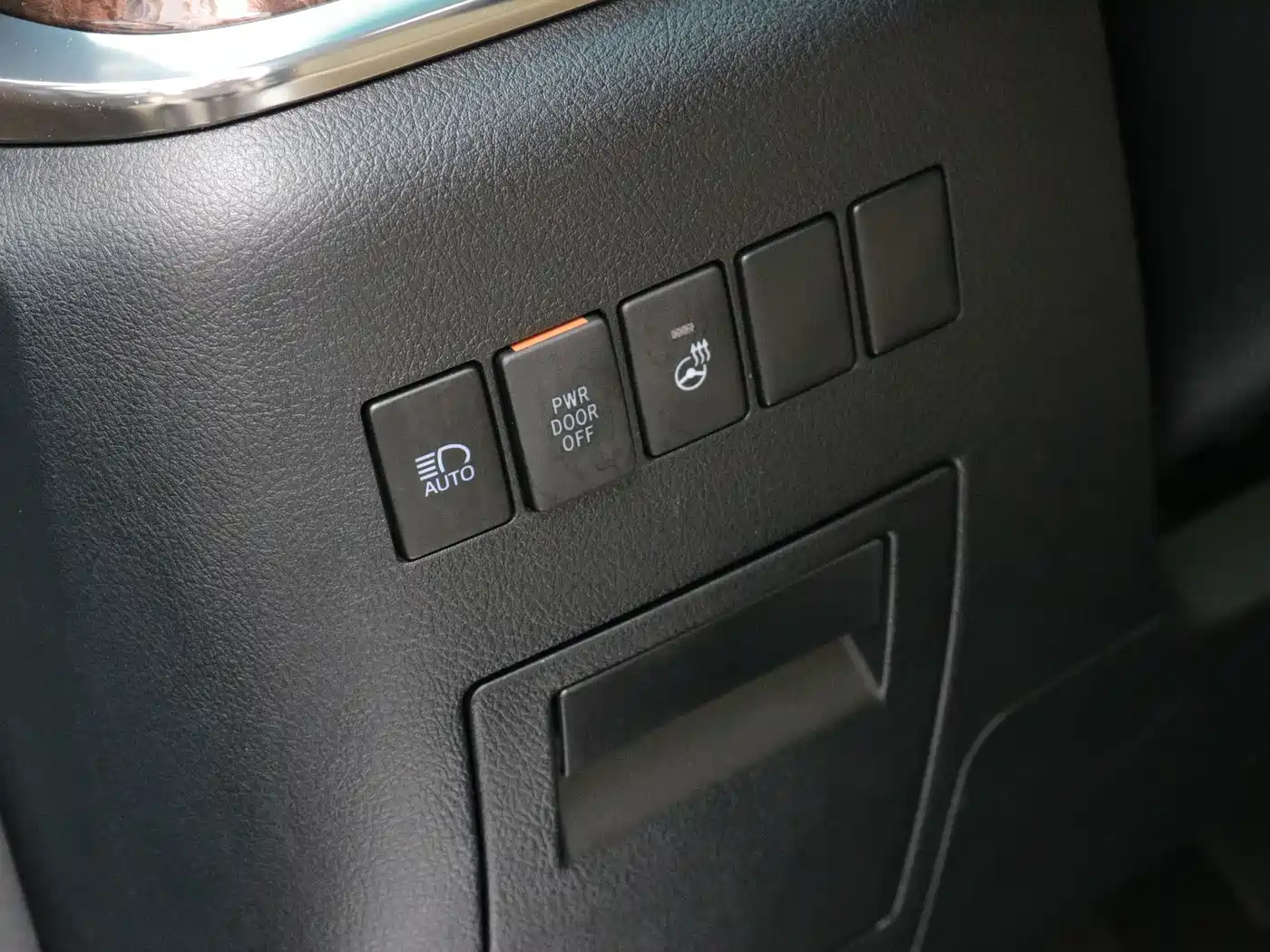 Toyota Alphard 2021 Hybrid 2.5L Luxury фото 17