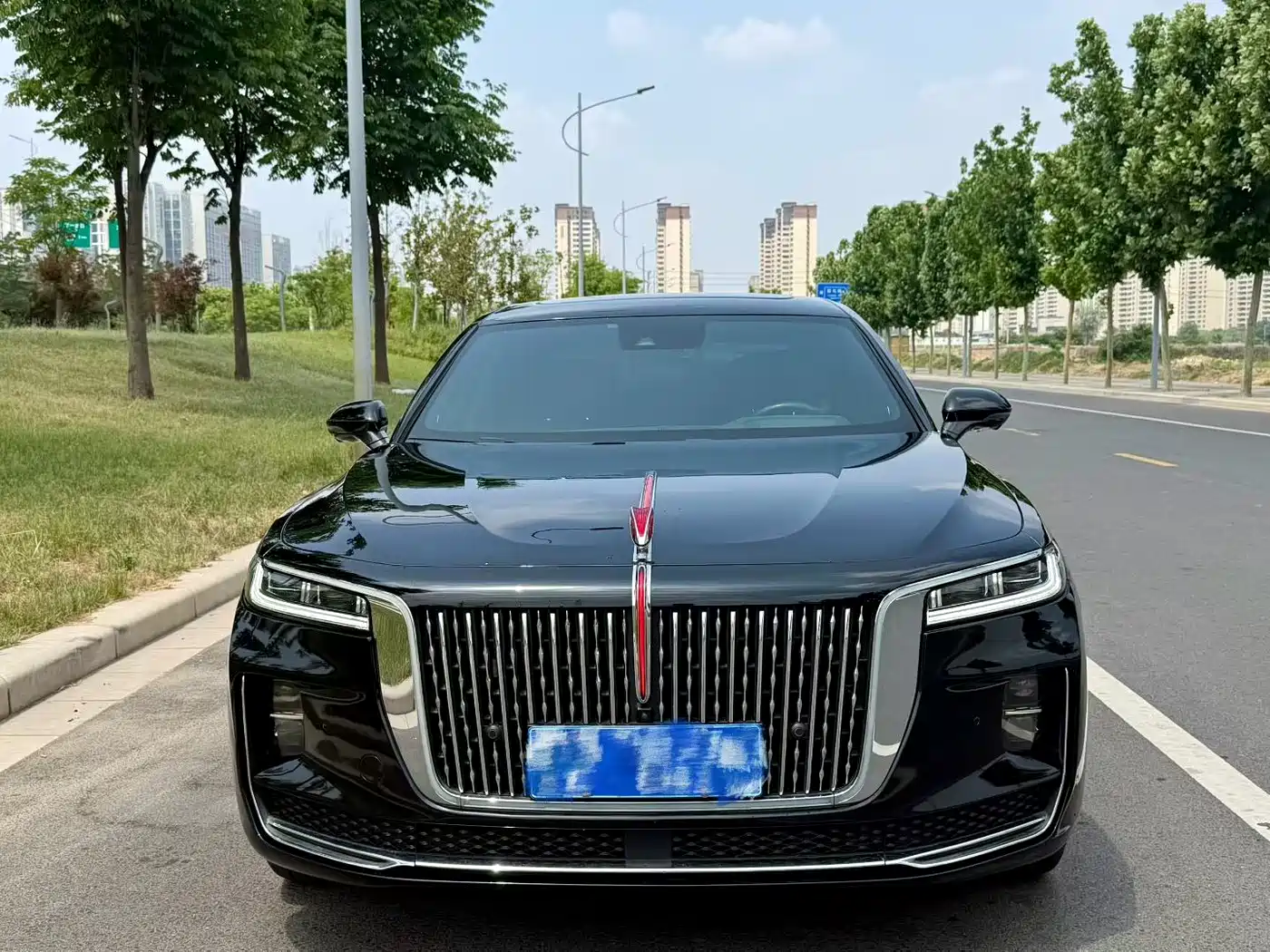 Hongqi H9 2022 2.0T Smart Connect Flag Joy Edition