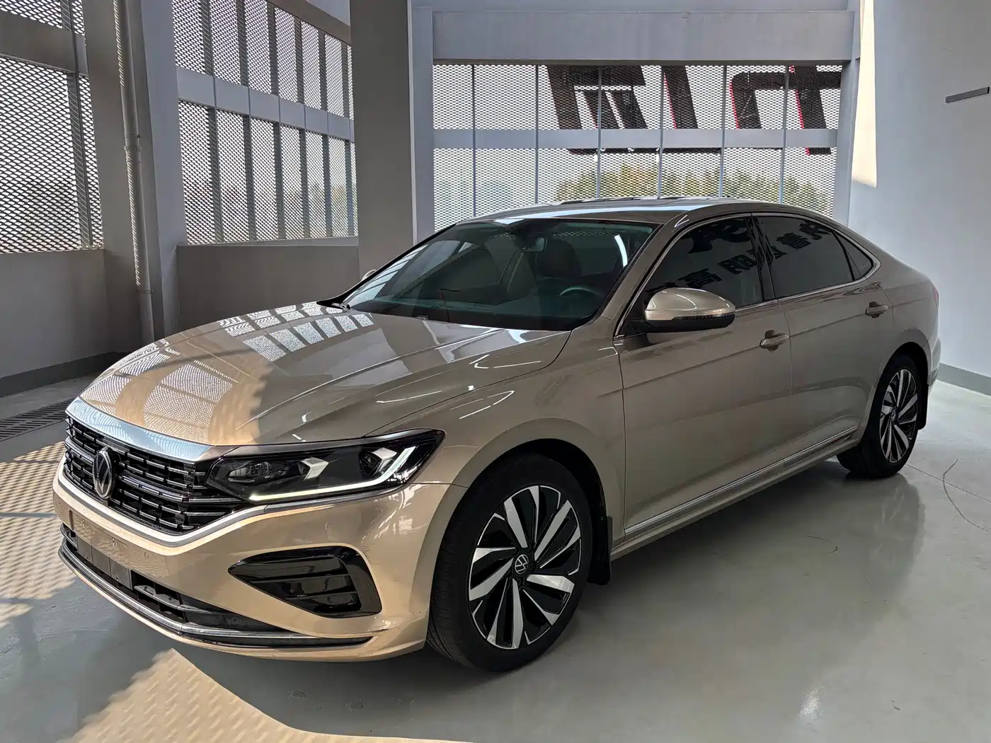 Volkswagen Passat 2022 330TSI Elite Edition фото 3