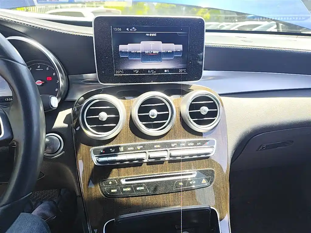 Mercedes-Benz GLC 2018 Facelift GLC 260 4MATIC Dynamic фото 13