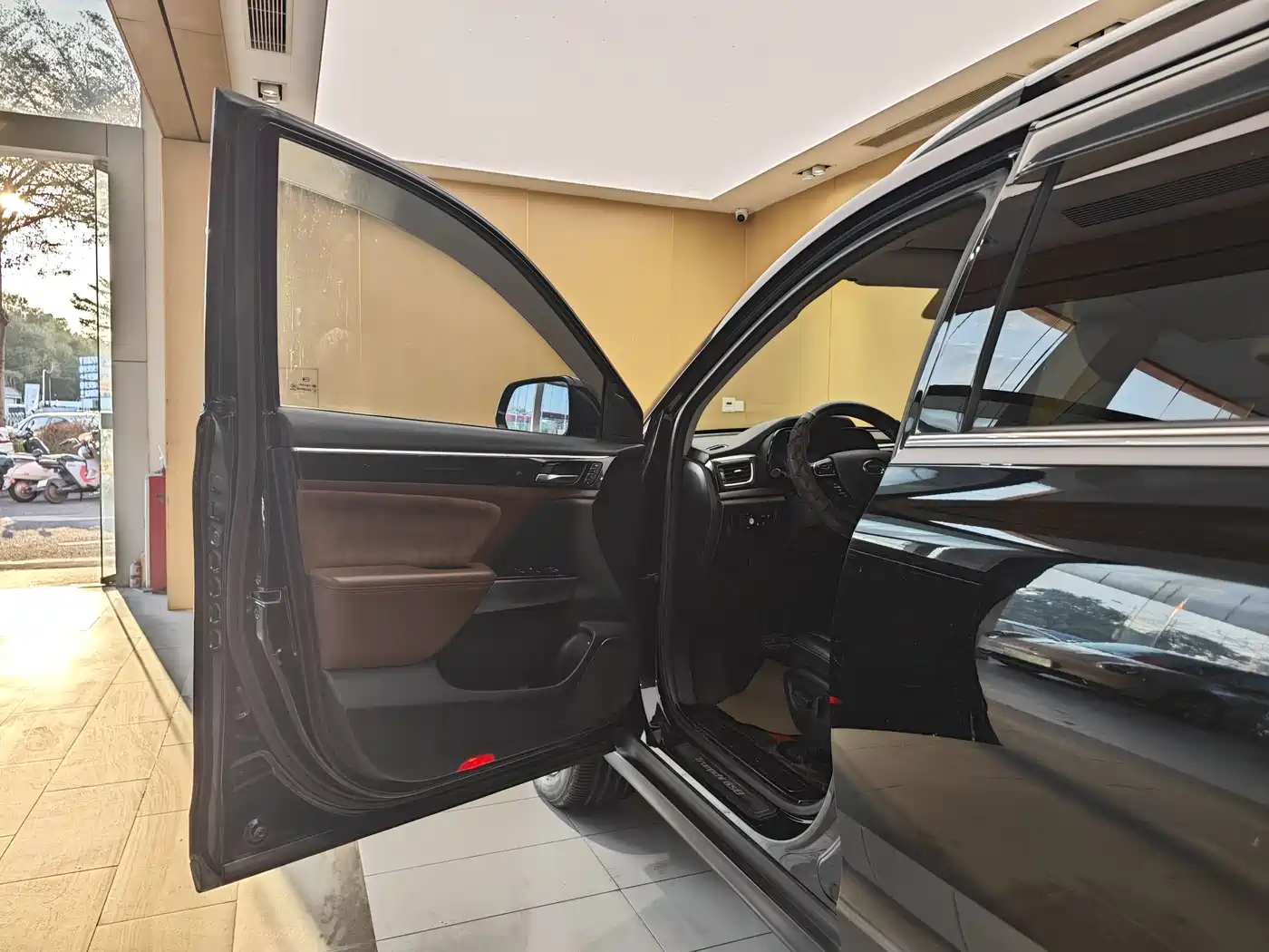 GAC Trumpchi Trumpchi GS8 2017 320T 2WD Luxury Smart Connect (7-seater) фото 7