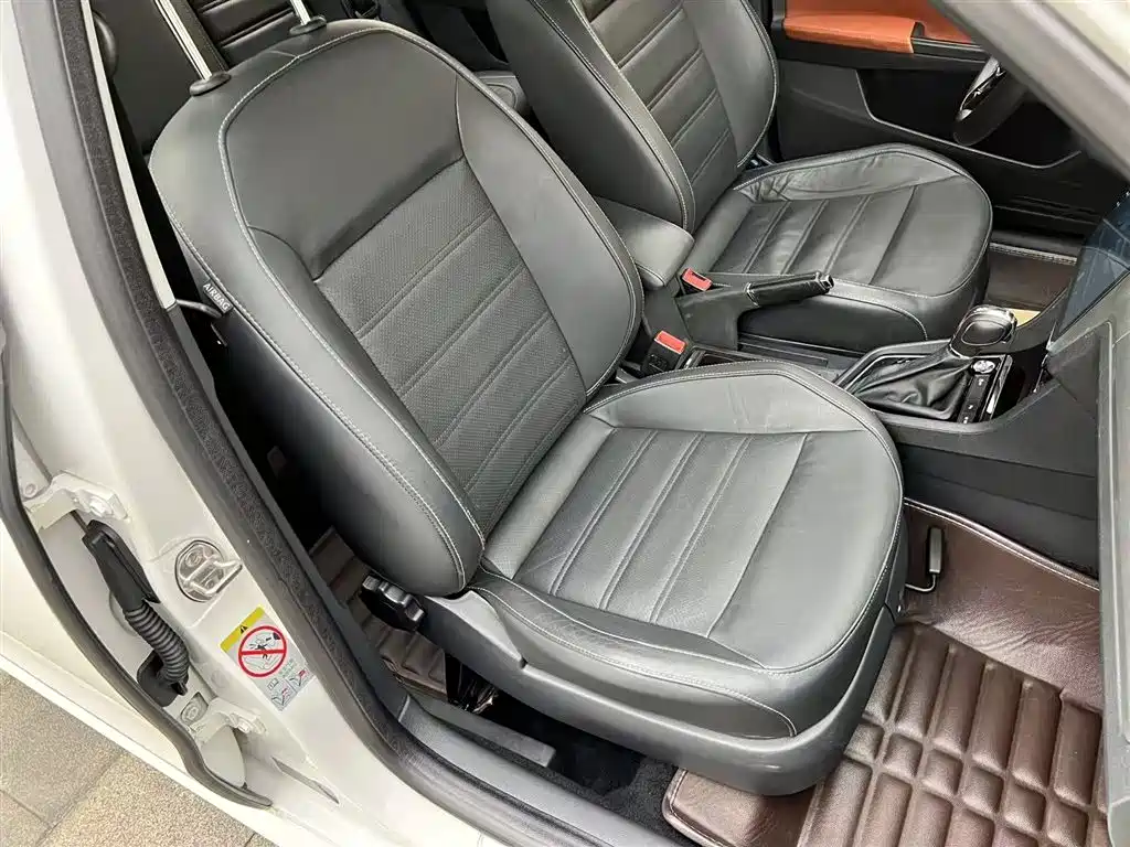 Volkswagen Lavida 2015 230TSI DSG Luxury Edition фото 25