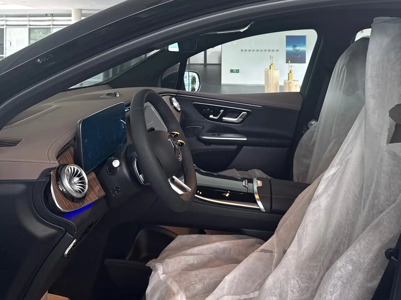 Mercedes-Benz EQE SUV 2026 500 4MATIC Luxury Edition фото 9