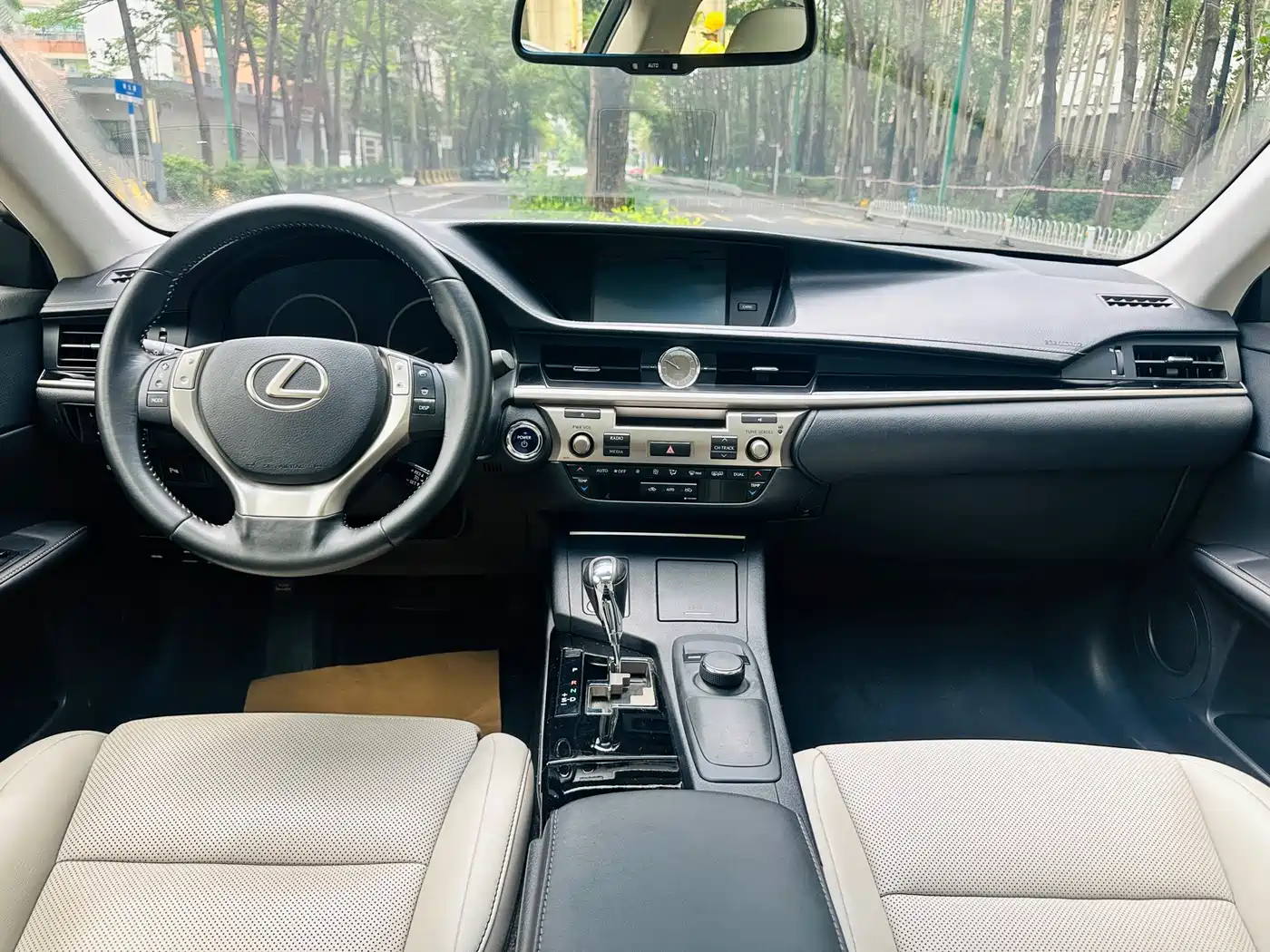 Lexus ES 2014 300h Elite Edition фото 23