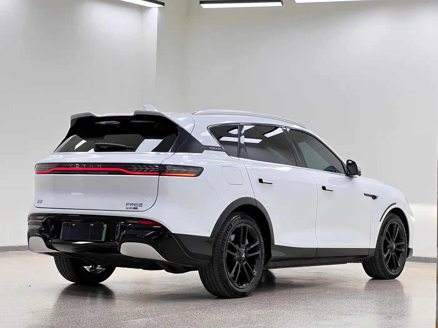Voyah Auto VOYAH FREE 2023 4WD Extended Range Edition фото 7