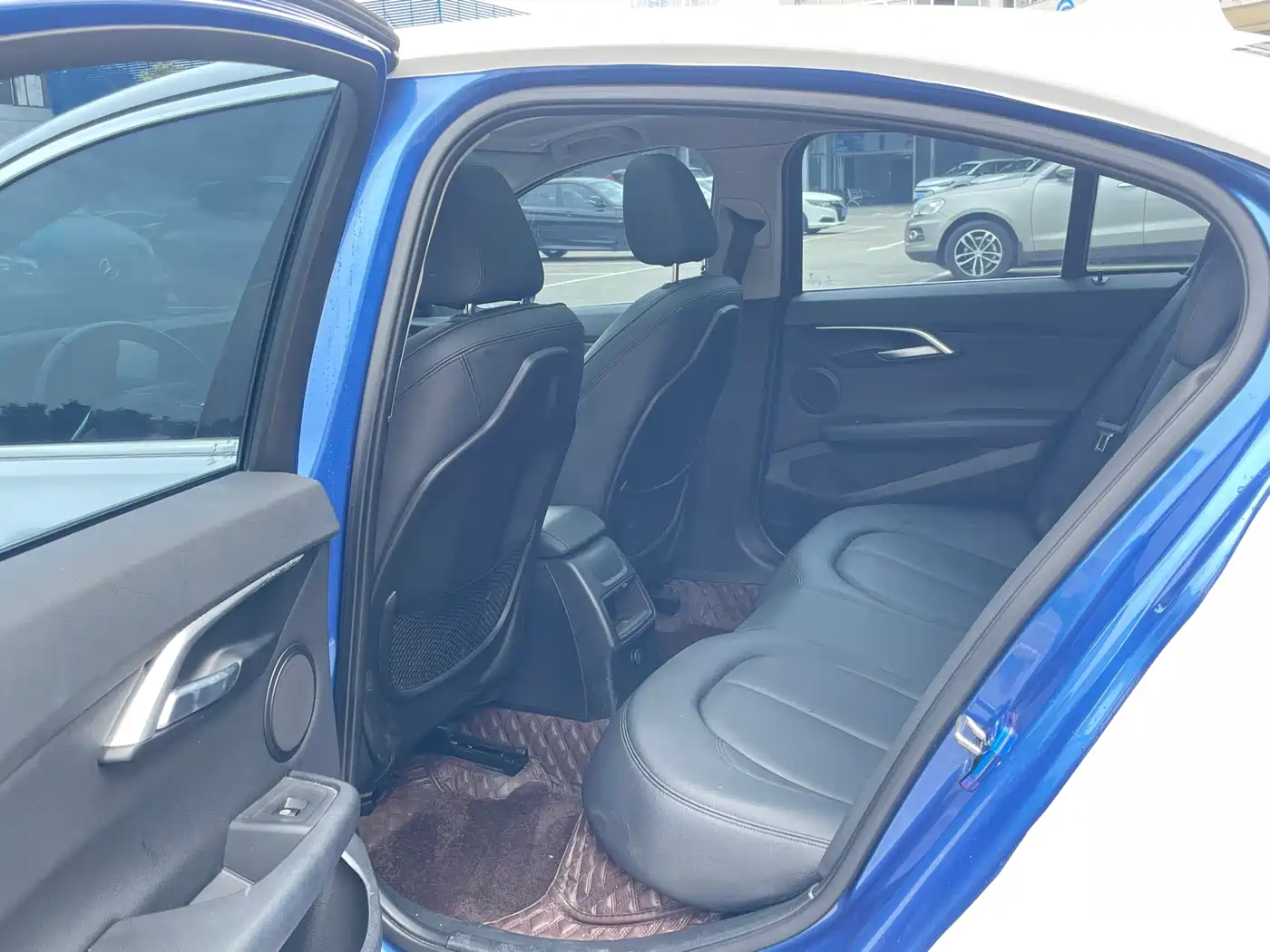 BMW 1 Series 2018 118i Sport Edition фото 11