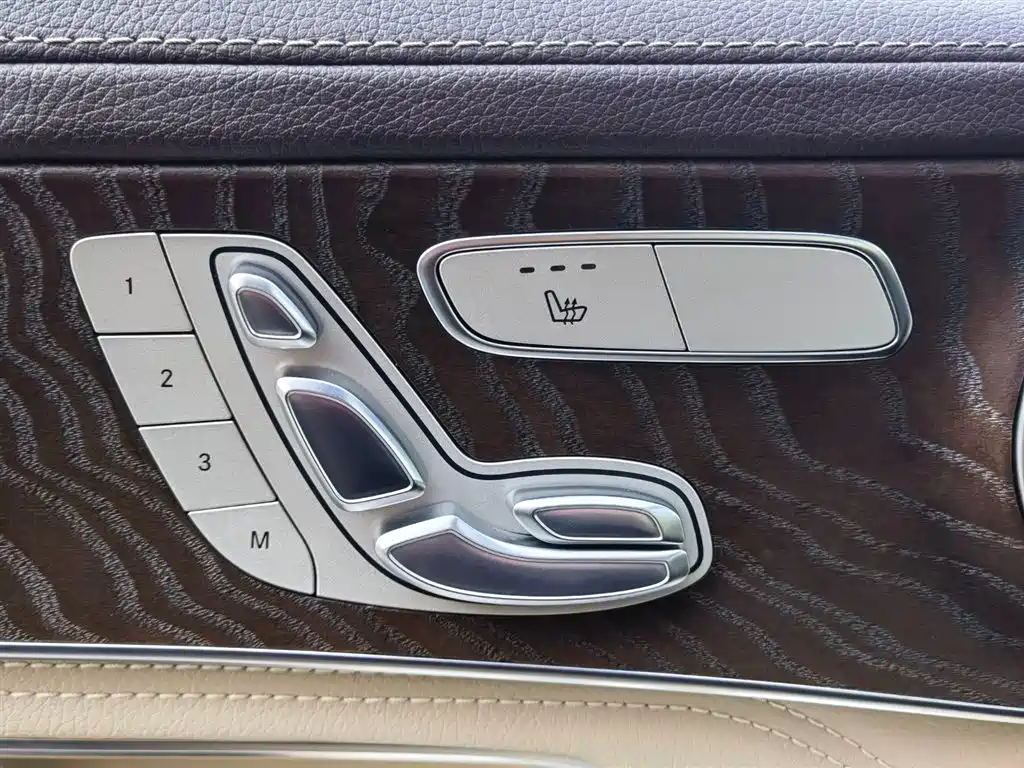 Mercedes-Benz GLC 2018 GLC 300 4MATIC Dynamic фото 34