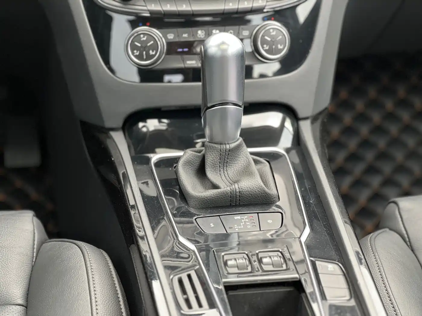 Peugeot 508 2015 1.6THP Auto Excellence Edition фото 26