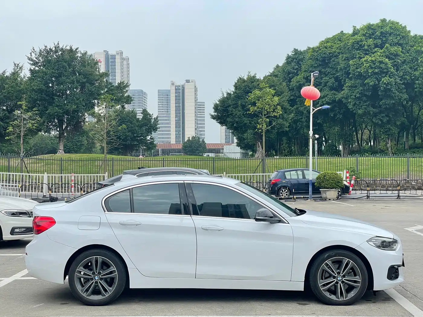 BMW 1 Series 2018 118i Sport Edition фото 39
