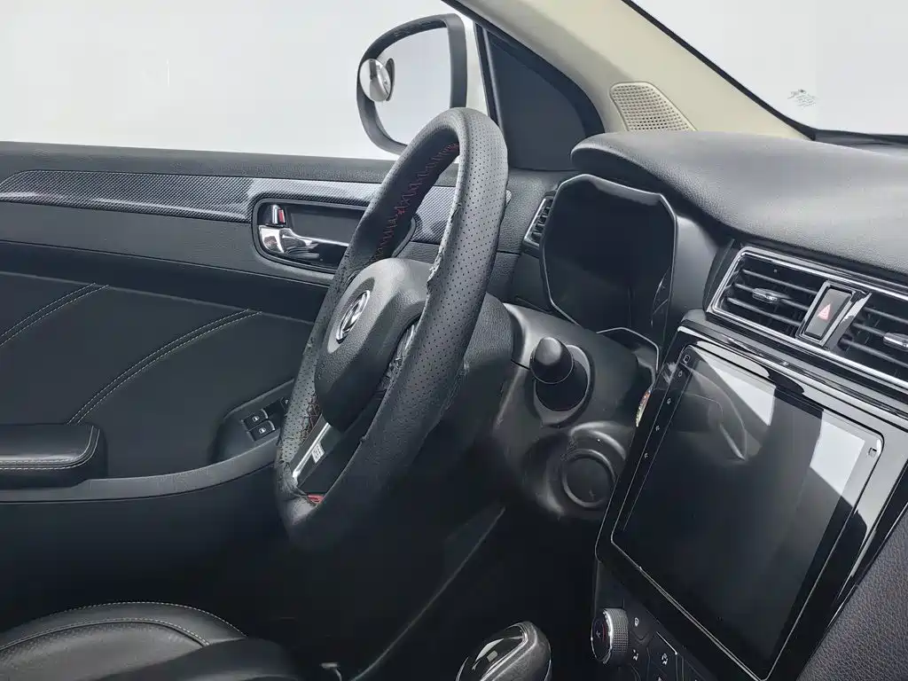 Dongfeng Fengguang Fengguang 580 2016 2016 Facelift 1.5T CVT Comfort