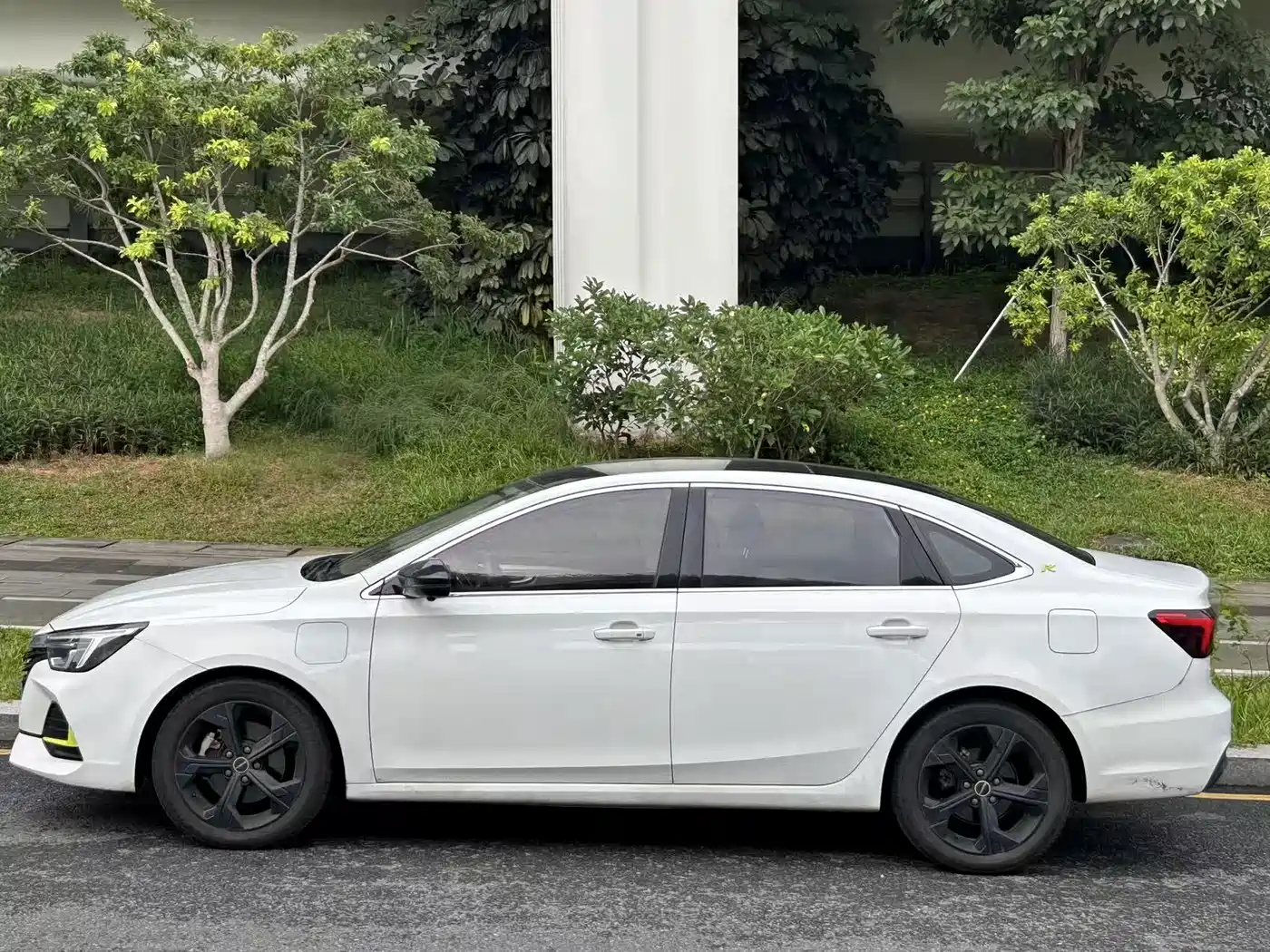 Roewe i6 MAX EV 2021 2020 Model 1.5T PHEV Cool Panoramic Sunroof Edition