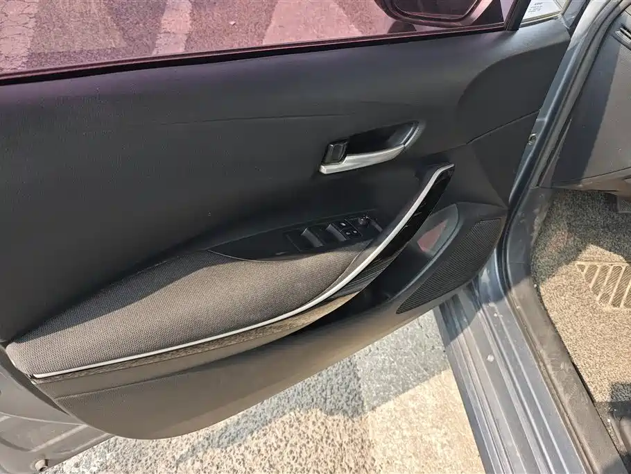 Toyota Corolla 2022 Hybrid 1.8L E-CVT Pioneer Edition фото 7