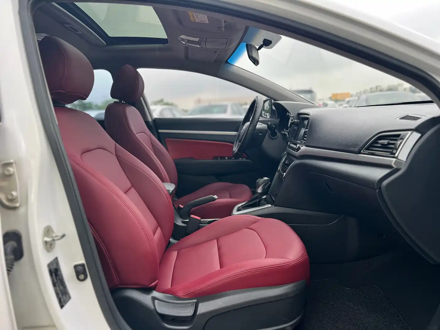 Hyundai Elantra 2016 Model 1.6L Automatic Smart Elite фото 7