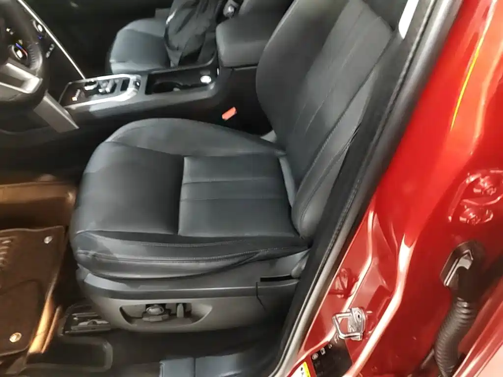 Land Rover Discovery Sport 2017 2.0T SE фото 15