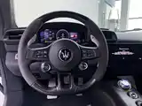 Photo 21 - Maserati MC20