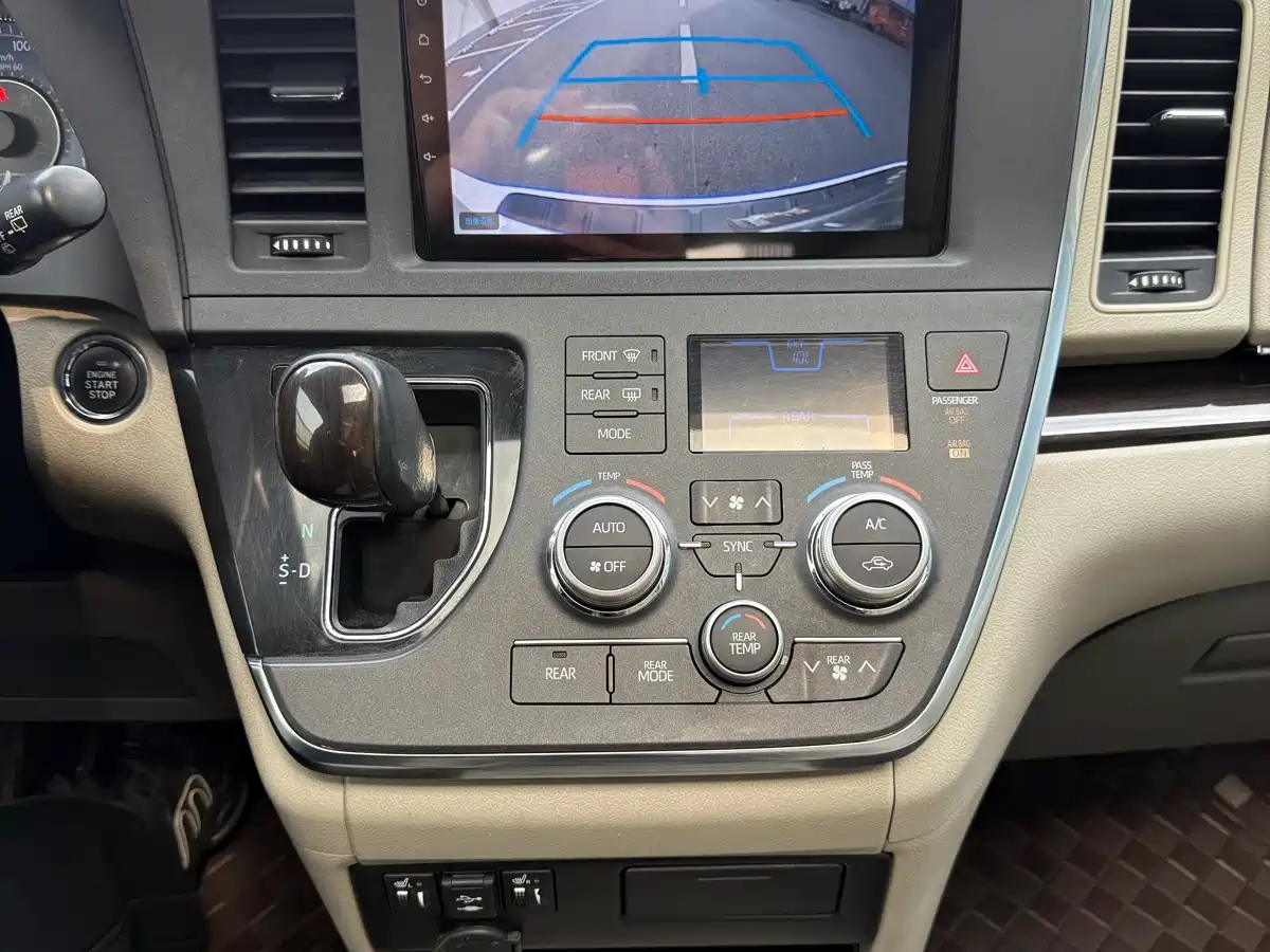 Toyota Sienna 2015 3.5L 2WD L фото 5