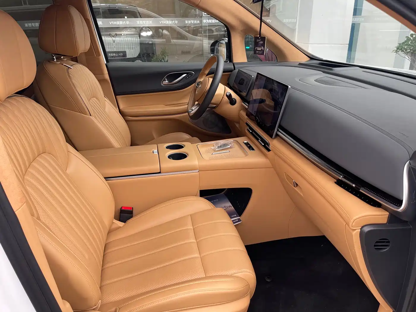 Voyah Auto Voyah Dreamer 2025 PHEV AWD Flagship Qian Kun Edition фото 15