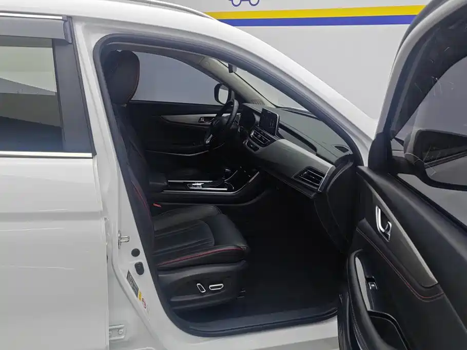 Фото 8 - Changan CS75
