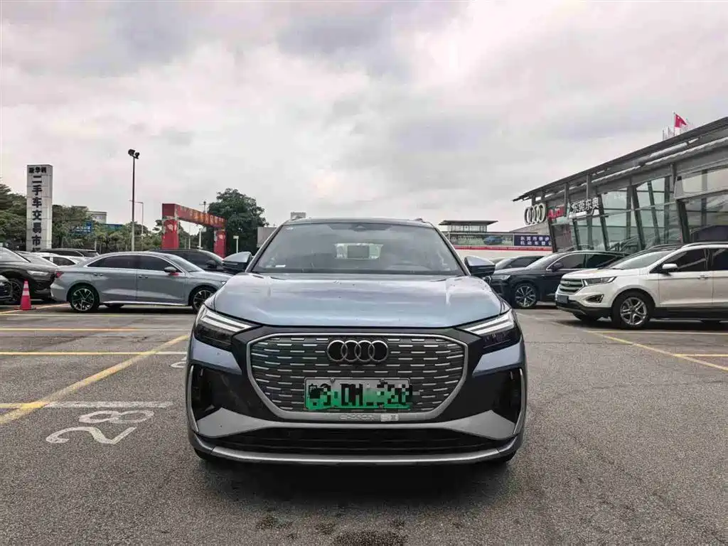AUDI Q4 E TRON