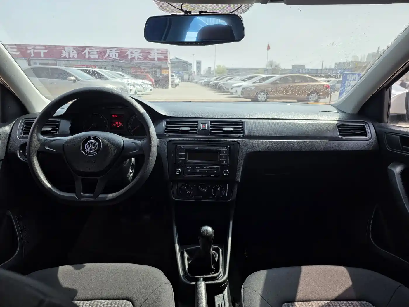 Volkswagen Santana 2016 1.4L Manual Trend Edition фото 7