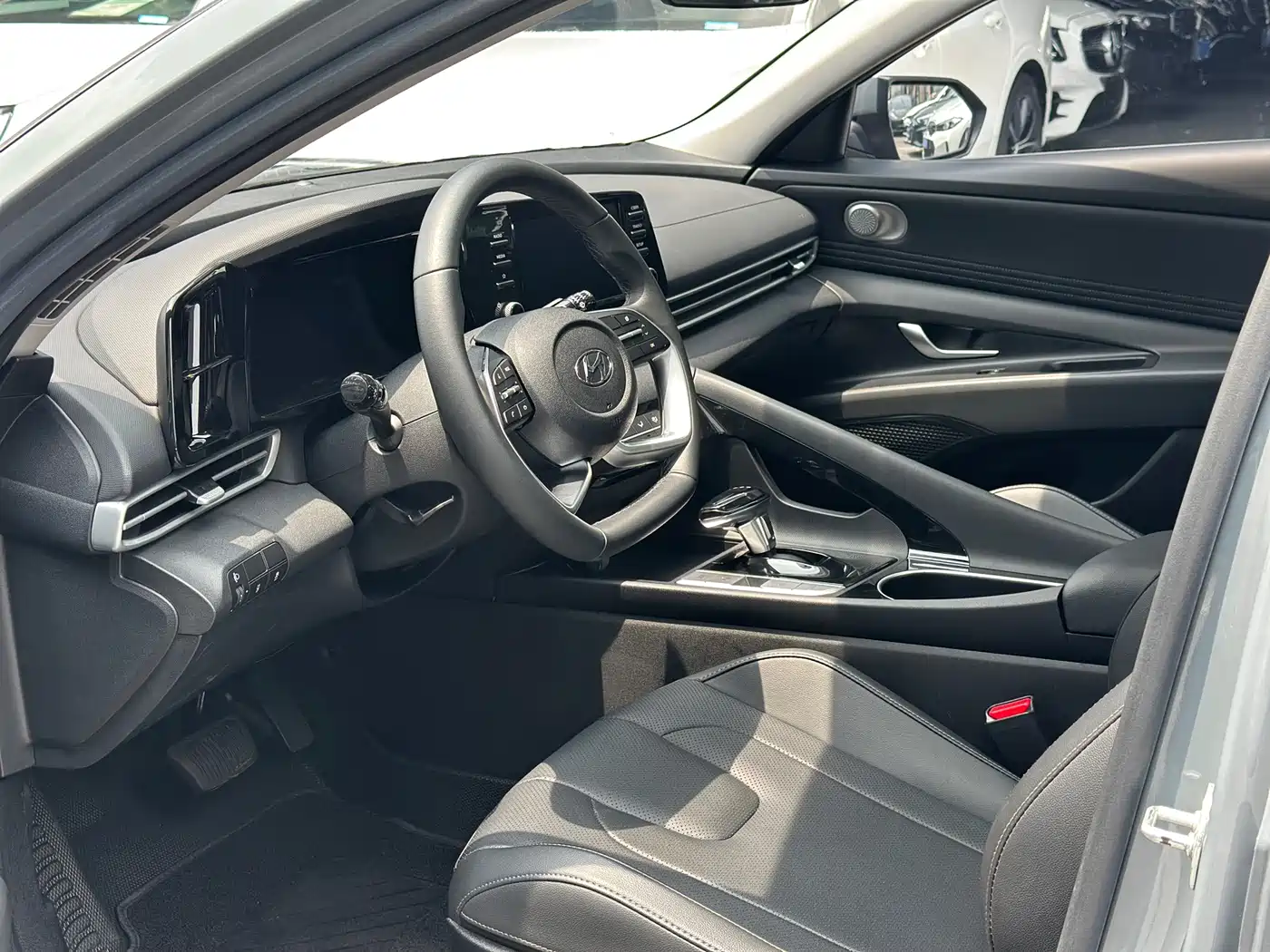 Hyundai Elantra 2021 1.5L CVT GLX Elite Edition фото 9